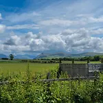 Newly Renovated 2 Bed - Pass The Keys クリエータームーア