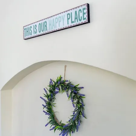 Newly Renovated 2 Bed - Pass The Keys *