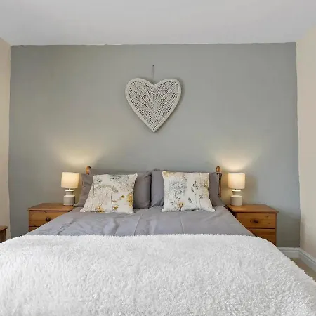 Pass The Keys Newly Renovated 2 Bed Property. 펜션