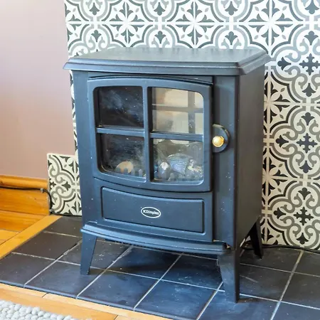 Newly Renovated 2 Bed - Pass The Keys Dom wakacyjny