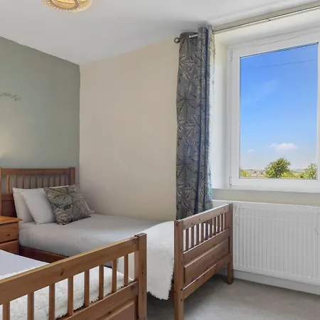 Newly Renovated 2 Bed - Pass The Keys