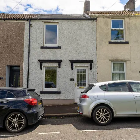 Newly Renovated 2 Bed - Pass The Keys *