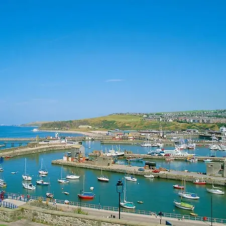 Newly Renovated 2 Bed - Pass The Keys